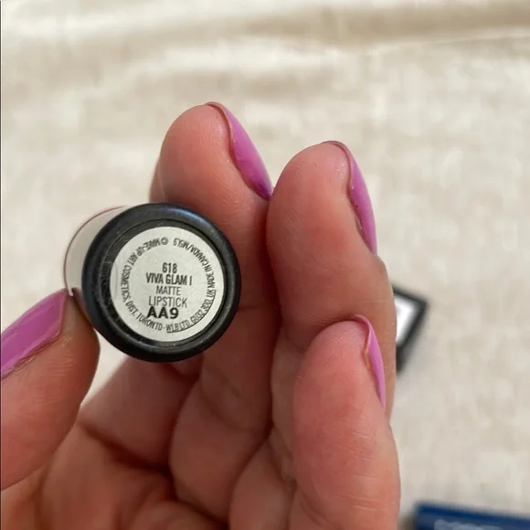MAC Cosmetics Matte Lipstick & Gigablack Lash Mascara - Picture 4 of 5